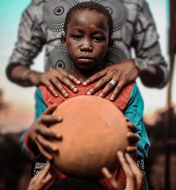 由于他的缺 由于他的缺